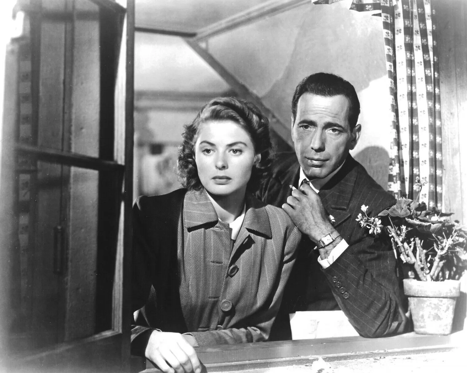 Image of a scene from the movie Casablanca is an example for how to find a good movie to watch by creating a personal movie list.